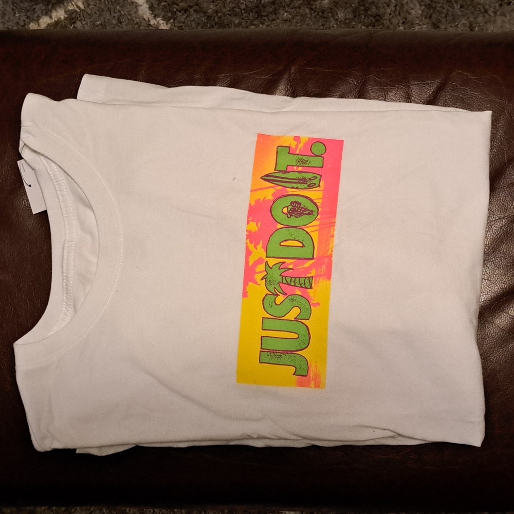 Mens Nike T-shirt